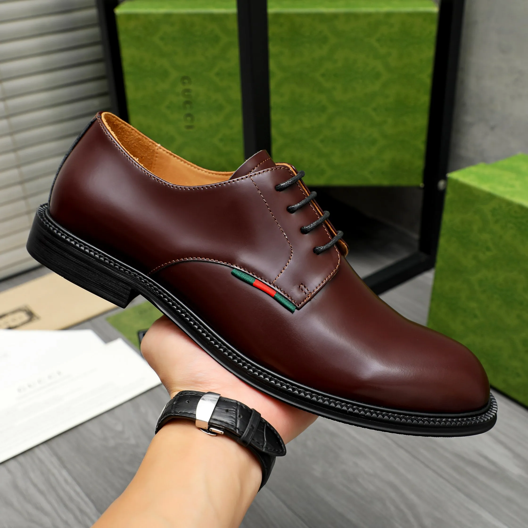 Men's shoes 💰500 Product trademark: GUCCI "Gucci" business lace-up leather shoes Regular size: 38-44 (45.46 custom-made, non-returnable) Product materials: Selected pearlescent cowhide upper, cowhide lining, original rubber outsole